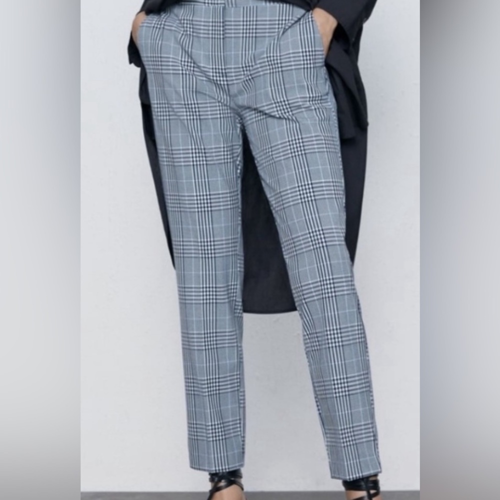 Zara jogger waist pant, straight legs.